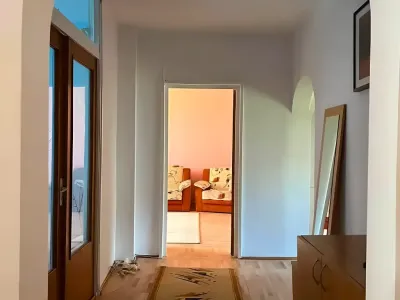 hol primitor oglinda apartament de inchiriere Sector 3 București